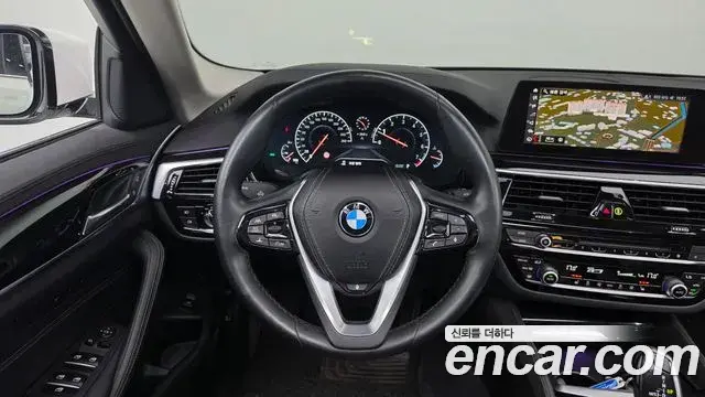 BMW 5 Series 2019 — Фото 13/20