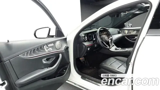 Mercedes-Benz E-Class 2023 — Фото 8/20