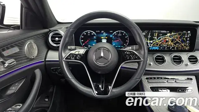 Mercedes-Benz E-Class 2023 — Фото 12/20