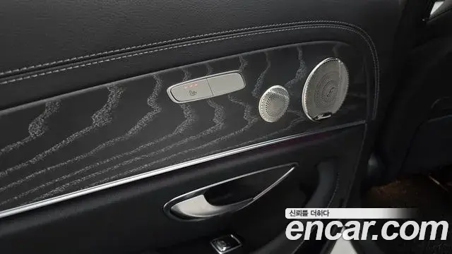 Mercedes-Benz E-Class 2023 — Фото 18/20