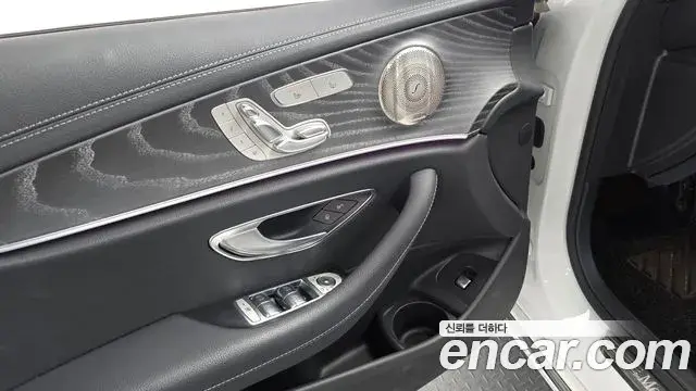 Mercedes-Benz E-Class 2023 — Фото 19/20