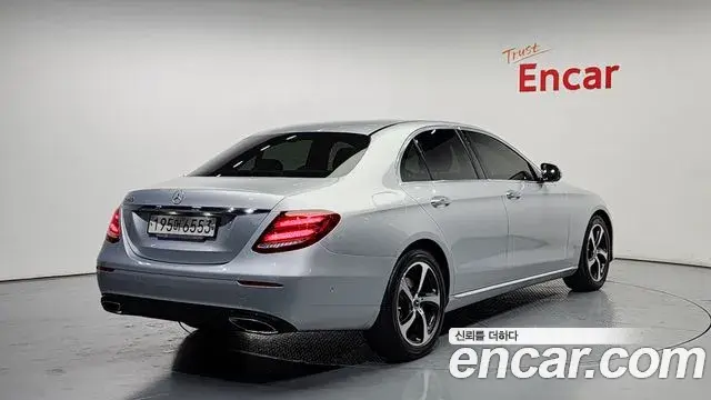 Mercedes-Benz E-Class 2019 — ფოტო 12/20