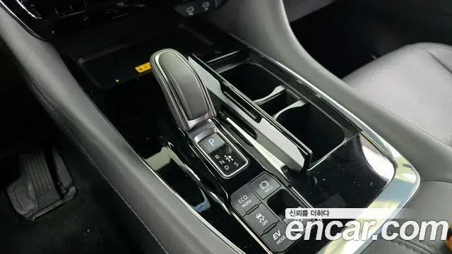 Toyota Alphard 2023 — Photo 9/20