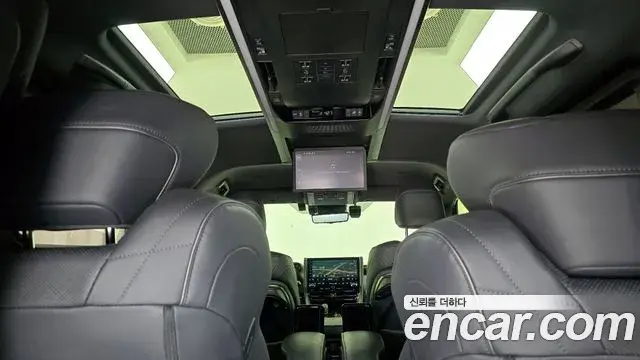 Toyota Alphard 2023 — Photo 18/20