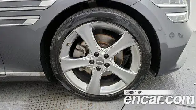 Genesis Electrified G80 2020 — Photo 5/20