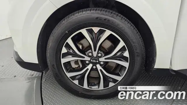 Kia Carnival 2023 — Photo 5/20