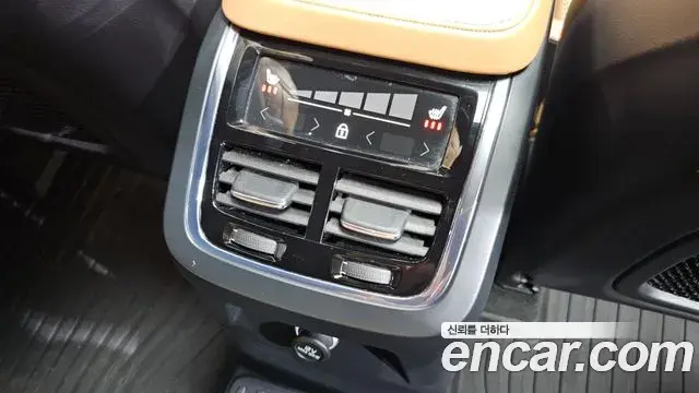 Volvo XC90 2020 — Photo 19/20