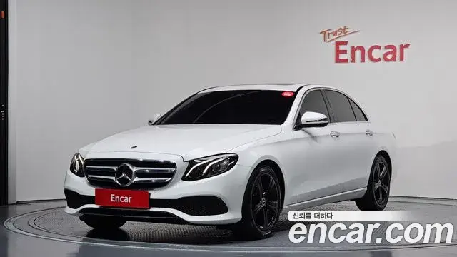 Mercedes-Benz E-Class 2018 — Photo 10/20