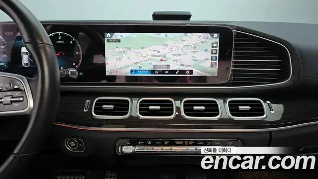 Mercedes-Benz GLE-Class 2021 — Photo 14/20