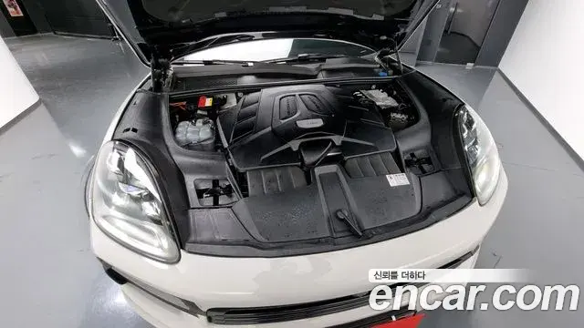 Porsche Cayenne 2020 — Photo 6/20