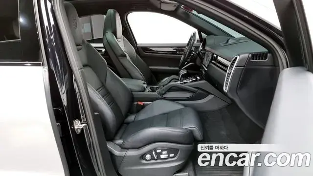 Porsche Cayenne 2020 — Photo 11/20
