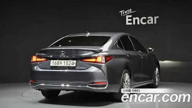 Lexus ES300h 2023 — Фото 2/20