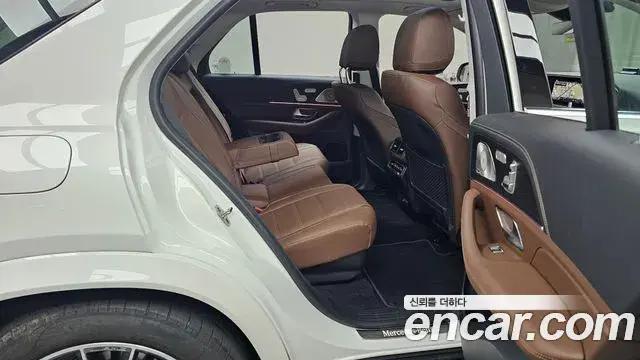 Mercedes-Benz GLE-Class 2025 — Photo 12/20