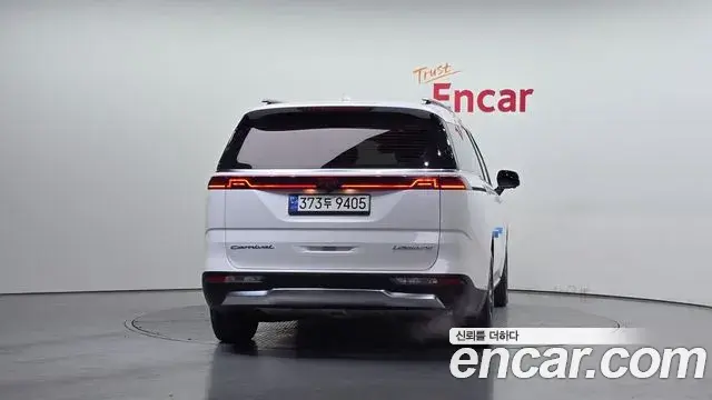 Kia Carnival 2021 — ფოტო 4/20