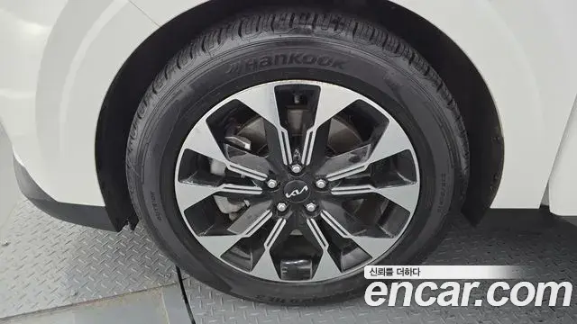 Kia Carnival 2021 — ფოტო 5/20