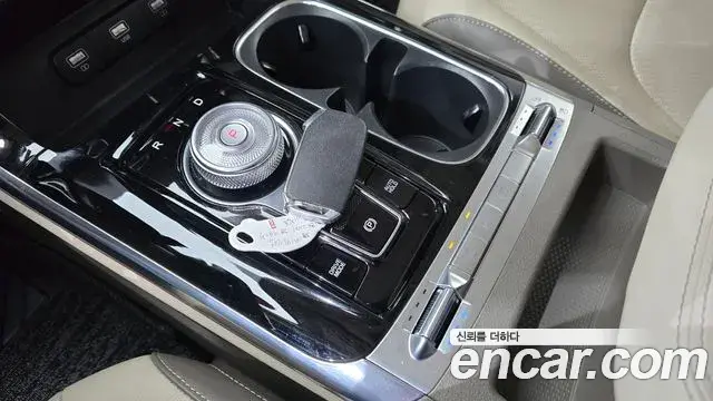 Kia Carnival 2021 — ფოტო 9/20