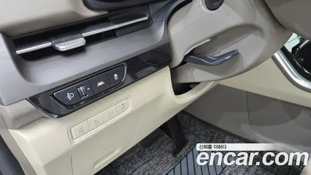 Kia Carnival 2021 — ფოტო 15/20