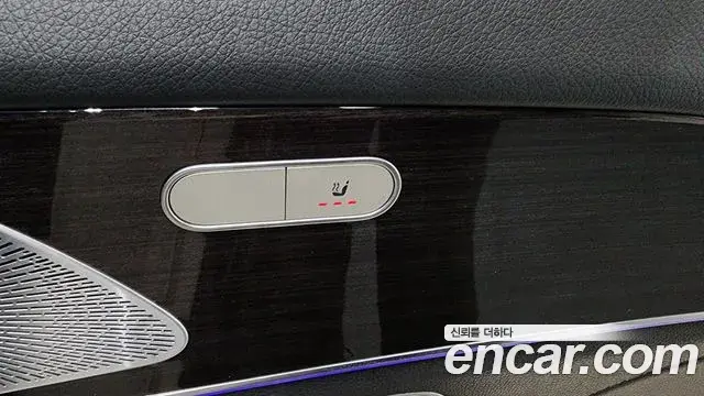 Mercedes-Benz GLE-Class 2021 — Photo 18/20