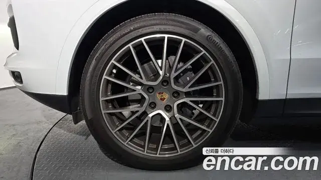 Porsche Cayenne 2023 — Photo 5/20