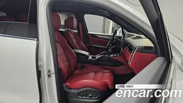 Porsche Cayenne 2023 — Photo 10/20