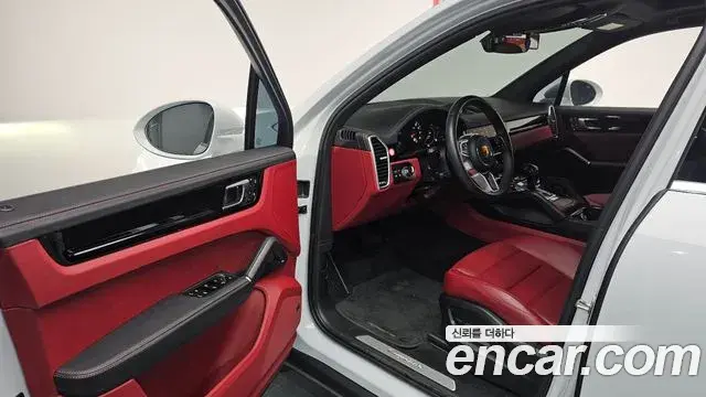 Porsche Cayenne 2023 — Photo 11/20