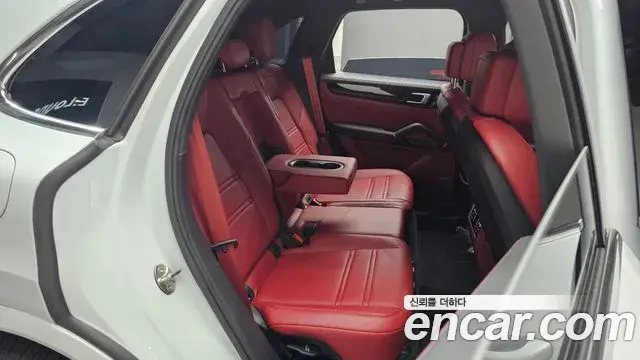 Porsche Cayenne 2023 — Photo 12/20