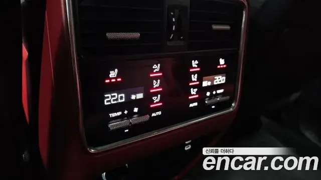 Porsche Cayenne 2023 — Photo 18/20