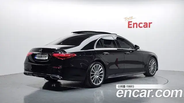 Mercedes-Benz S-Class 2022 — Photo 2/20