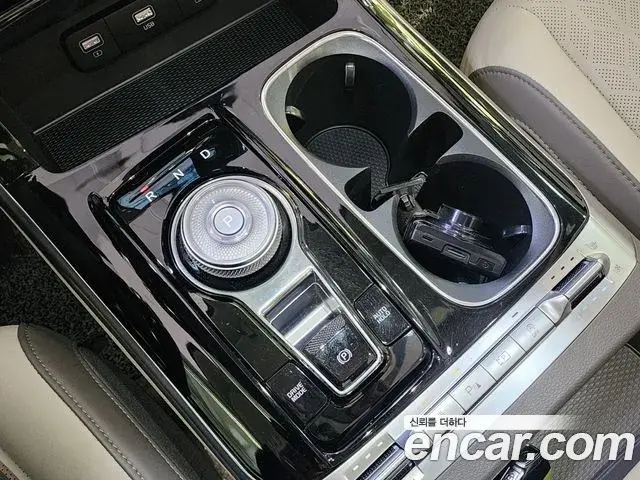 Kia Carnival 2021 — Фото 8/20