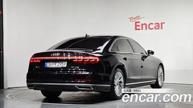 Audi A8 2021 — Photo 2/20