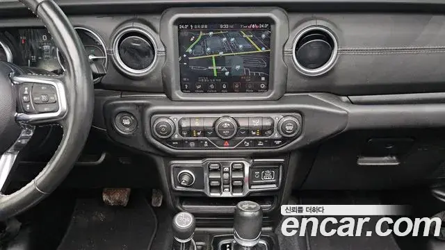 Jeep Wrangler 2022 — ფოტო 14/20