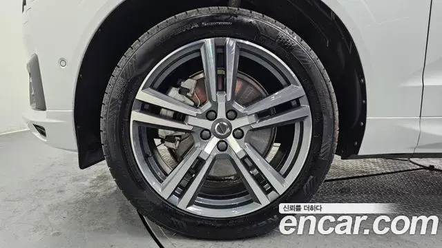Volvo XC60 2020 — Photo 20/20