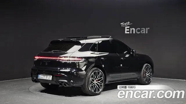 Porsche Macan 2023 — ფოტო 19/20
