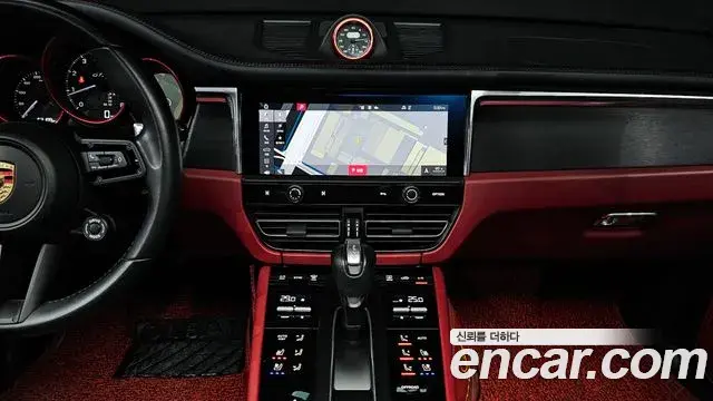 Porsche Macan 2023 — ფოტო 16/20