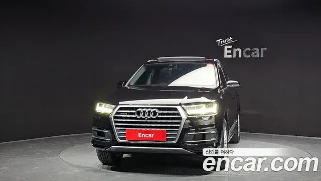 Audi Q7 2019 — Şəkil 14/20