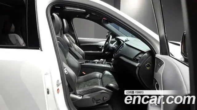 Volvo XC90 2020 — Photo 8/20