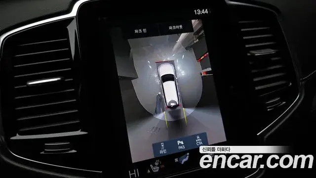 Volvo XC90 2020 — Photo 14/20