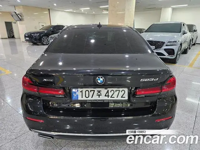 BMW 5 Series 2022 — Photo 18/20