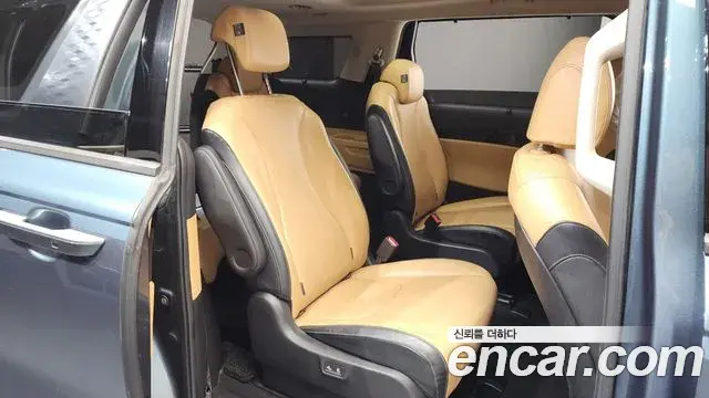 Kia Carnival 2020 — Şəkil 12/20