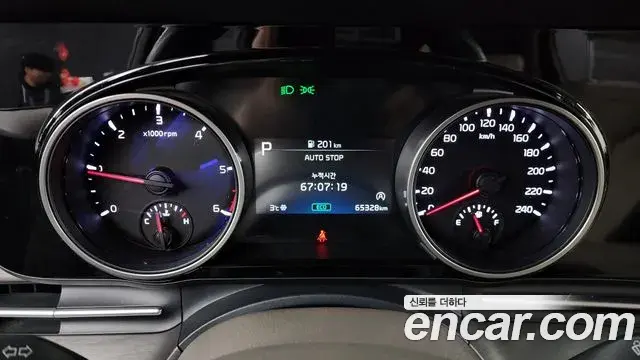 Kia Carnival 2023 — Photo 8/20