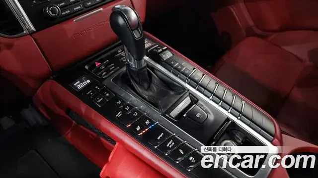 Porsche Macan 2018 — Photo 9/20