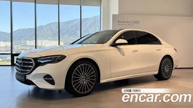 Mercedes-Benz E-Class 2025 — Photo 10/20