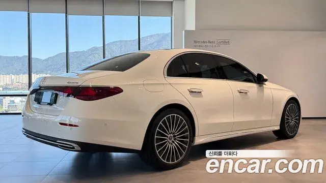 Mercedes-Benz E-Class 2025 — Photo 3/20