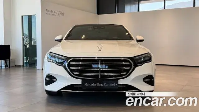 Mercedes-Benz E-Class 2025 — Photo 5/20