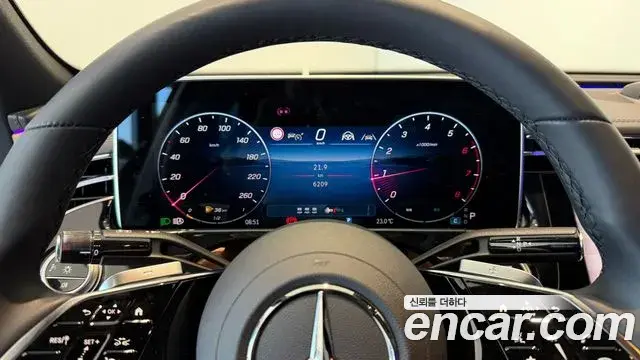 Mercedes-Benz E-Class 2025 — Photo 13/20