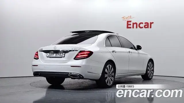 Mercedes-Benz E-Class 2018 — Photo 2/20