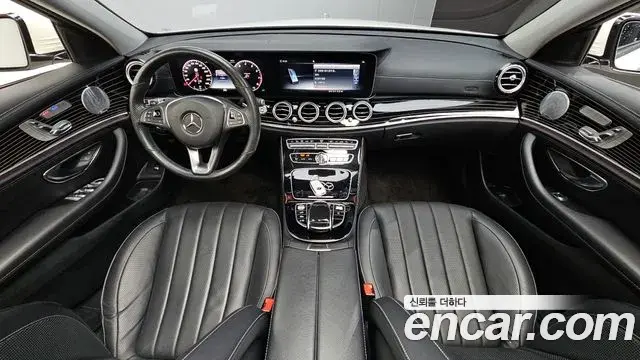 Mercedes-Benz E-Class 2018 — Photo 7/20