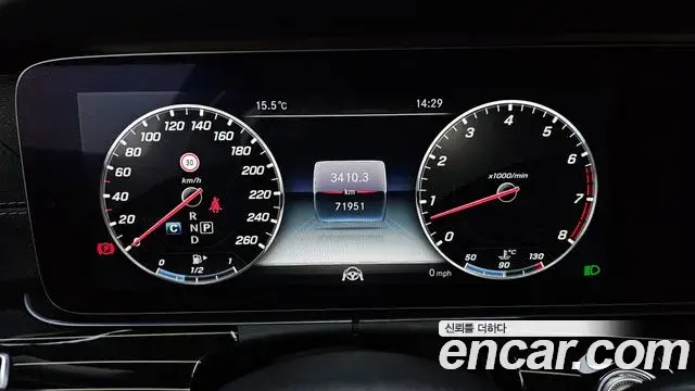 Mercedes-Benz E-Class 2018 — Photo 8/20