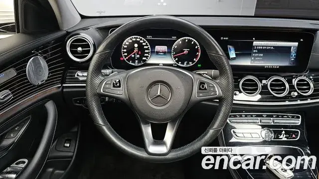 Mercedes-Benz E-Class 2018 — Photo 13/20