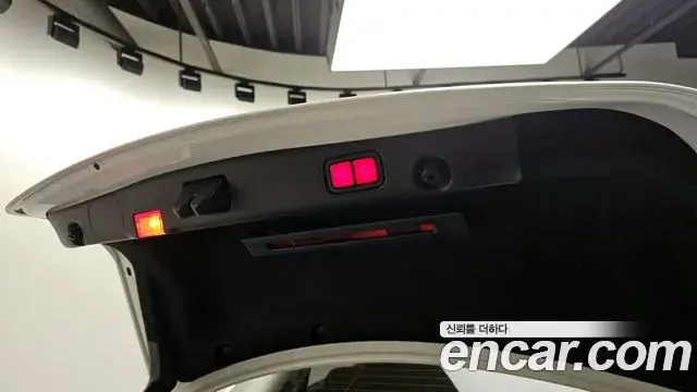 Mercedes-Benz E-Class 2018 — Photo 20/20